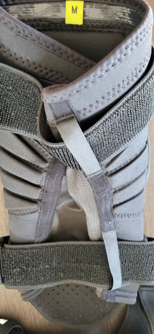 IXS Schutz & Schoner: iXS Dagger Knieschoner Grösse M – Gebraucht aus Forch von n_mueller 2