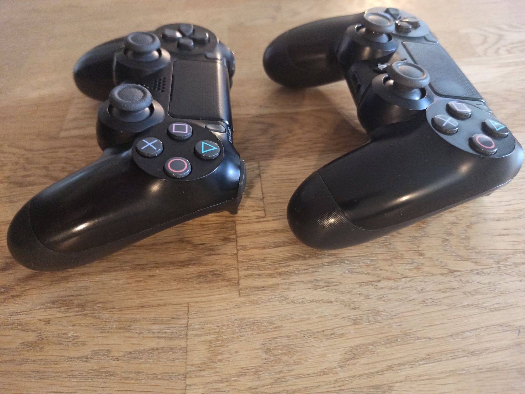 Manettes: 2 x Original Controller Sony PS4 Wireless DualShock 4 V2 – D'occasion à Oberweningen par mar_87mx 5
