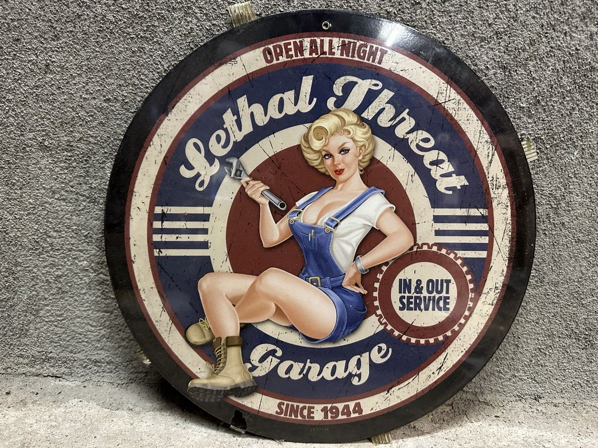 Ecriteaux: Lethal treaht garage 1944 pin up – Neuf (Voir description) à Reinach AG par rares75