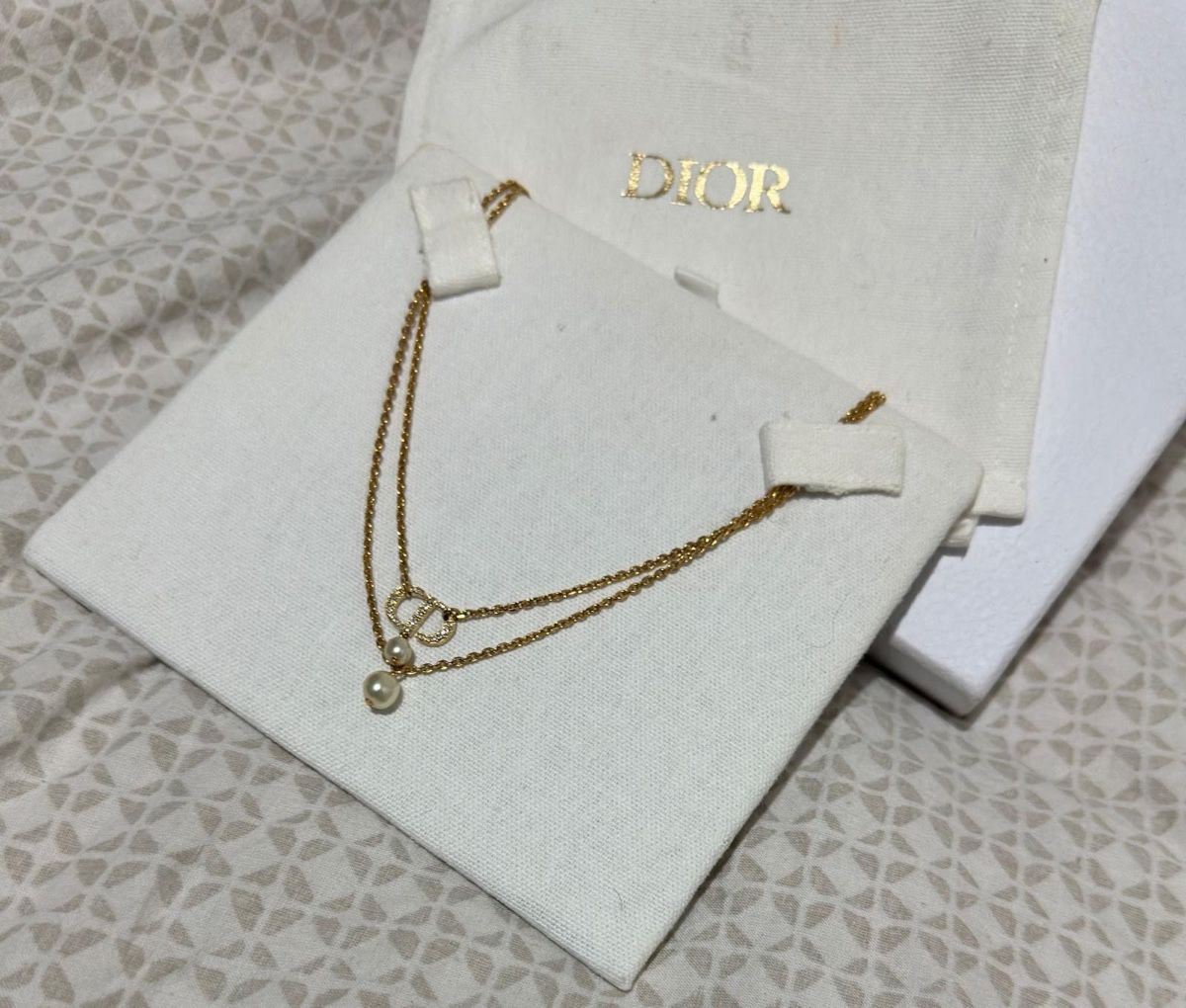 Dior Ketten: Collier Dior double chaîne perles et CD plaqué or – Gebraucht aus La Chaux-de-Fonds von que_5ydg