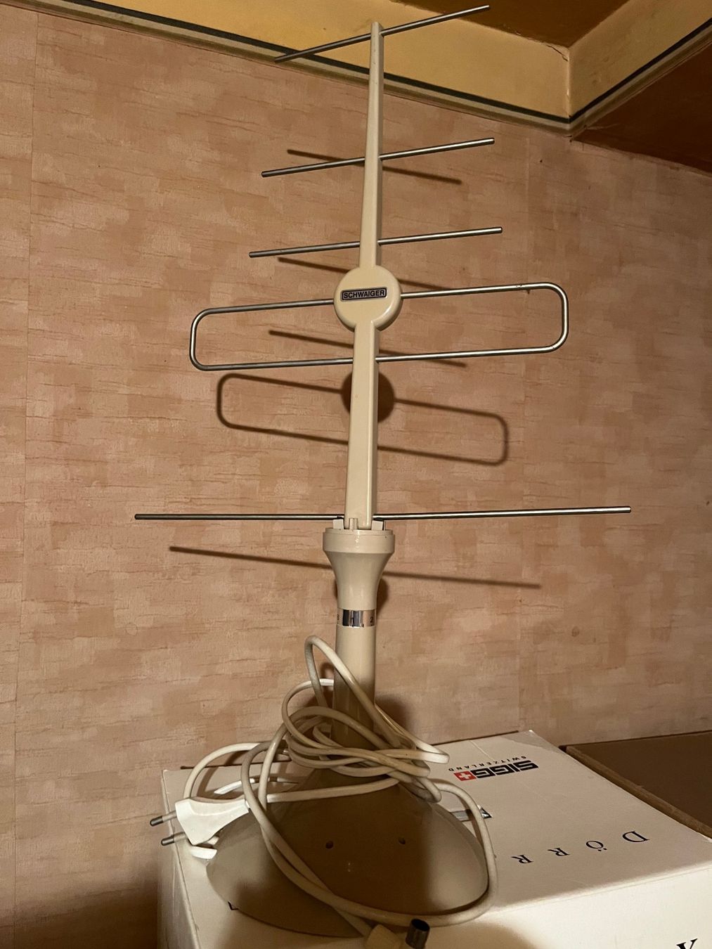 Radiocomunicazione: Aeltere Zimmerantenne Marke Schwaiger – Usato da Zollikerberg venduto da Dogon 1