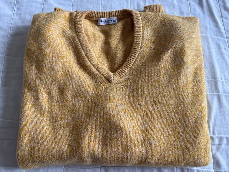 Burberrys Sweater, V Neck, Gold, Wool - Autumn Classic!