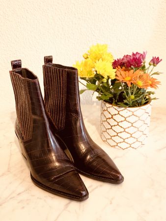 ZARA Elegant Ladies Cowboy Boots in Size 38, Perfect!