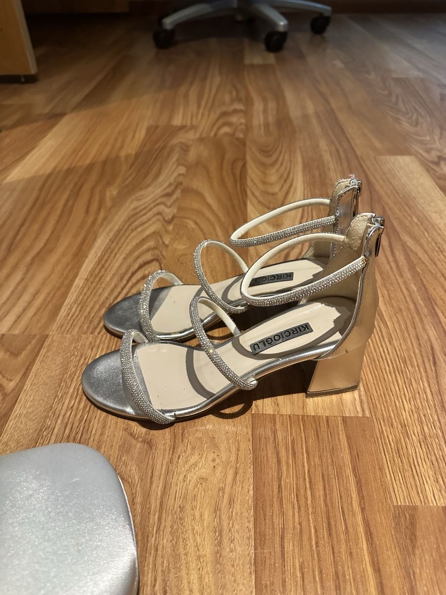 Damenschuhe: Sandalen mit Absat &Tasche Strass Gr.37 – Gebraucht aus Triengen von nes_l8cj 1