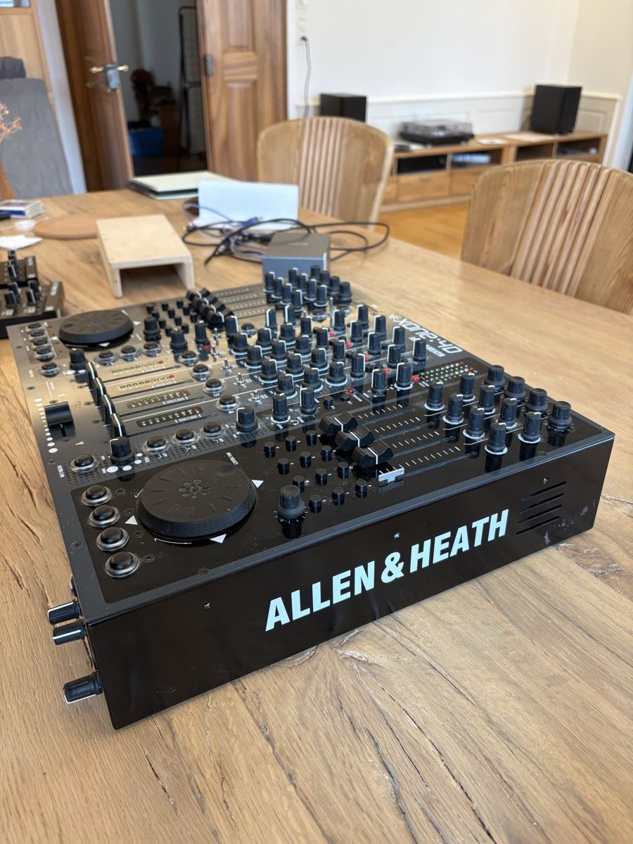Allen & Heath Console di mixaggio: Allen & Heath Xone 4D – Usato da Uster venduto da lla_7tj9 2