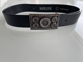 Ceinture Madeleine en cuir noir longueur 75 cm largeur 3,8 c
