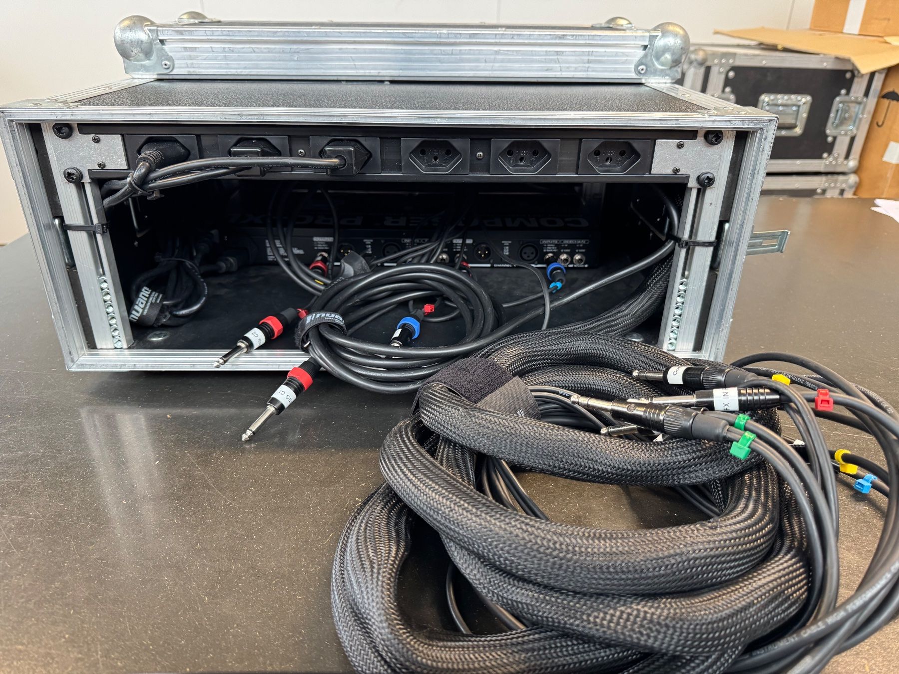 Equalizzatori: FX-Rack klein mit TC M300 Dual Engine Processor – Usato da Urtenen-Schönbühl venduto da nuancegmbh 3