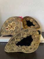3 antike Trachtenhauben