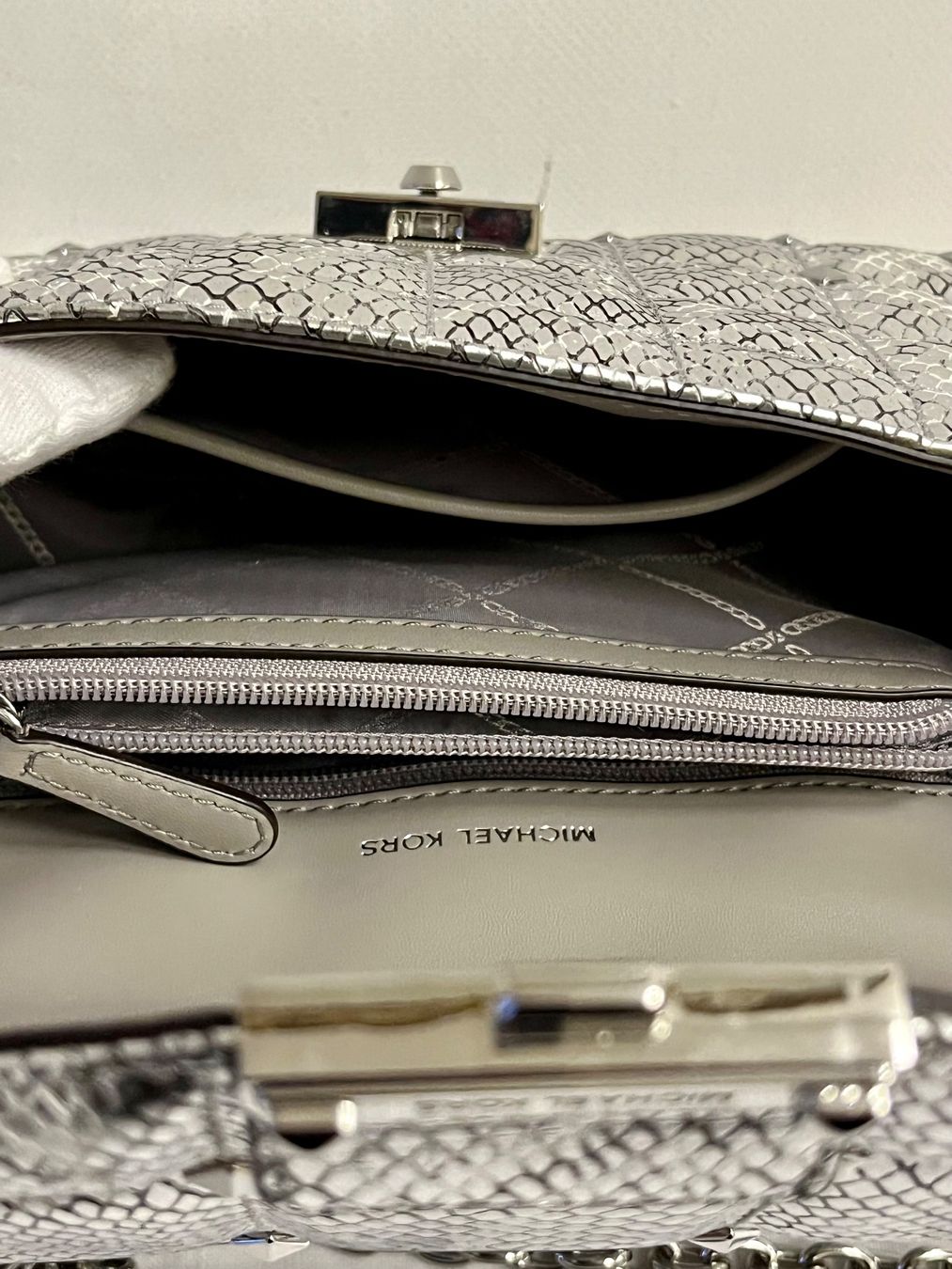 Michael Kors Taschen für Damen: Michael Kors - Crossbody - Vollleder - Silber – Gebraucht aus Basel von marinaliane 6
