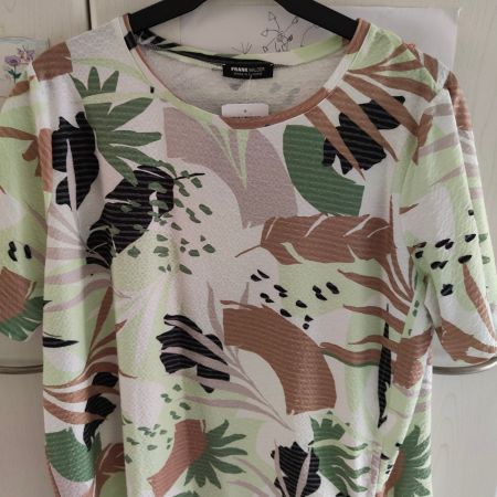 Hochwertiges Shirt F. Walder Gr. 48 Fr. 26.- nur 20.-
