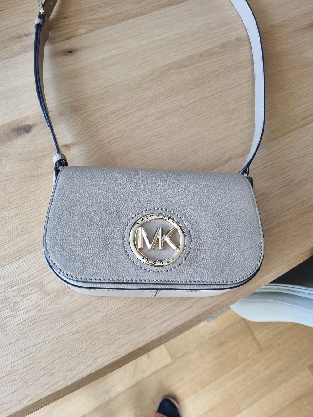 Michael Kors Borse da donna: Michael Kors Handtasche Damen, Beige – Usato da Thun venduto da Vesna27 1