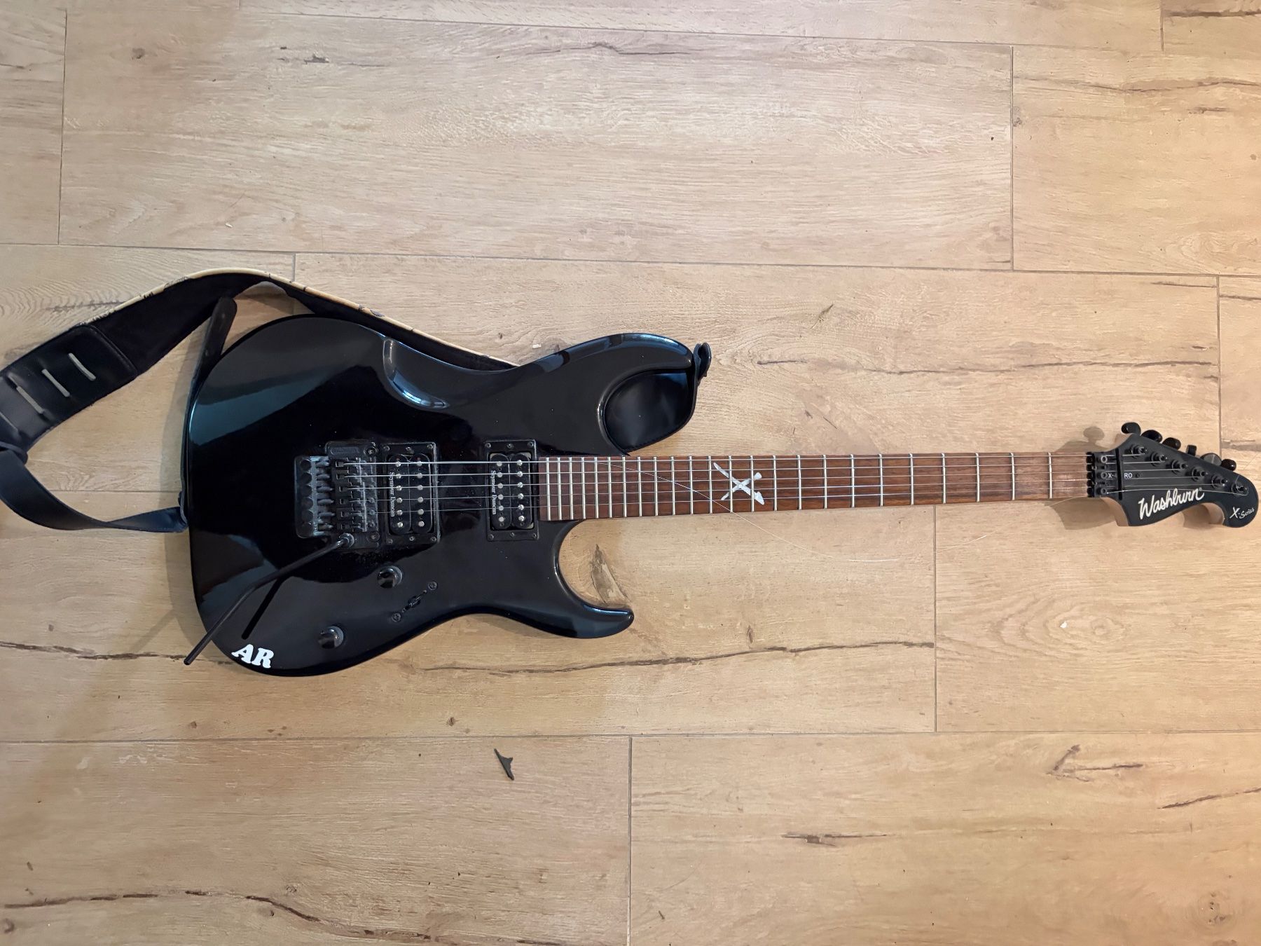 Washburn Strumenti musicali: Diverses guitares – Usato da Martigny venduto da Thy1 4