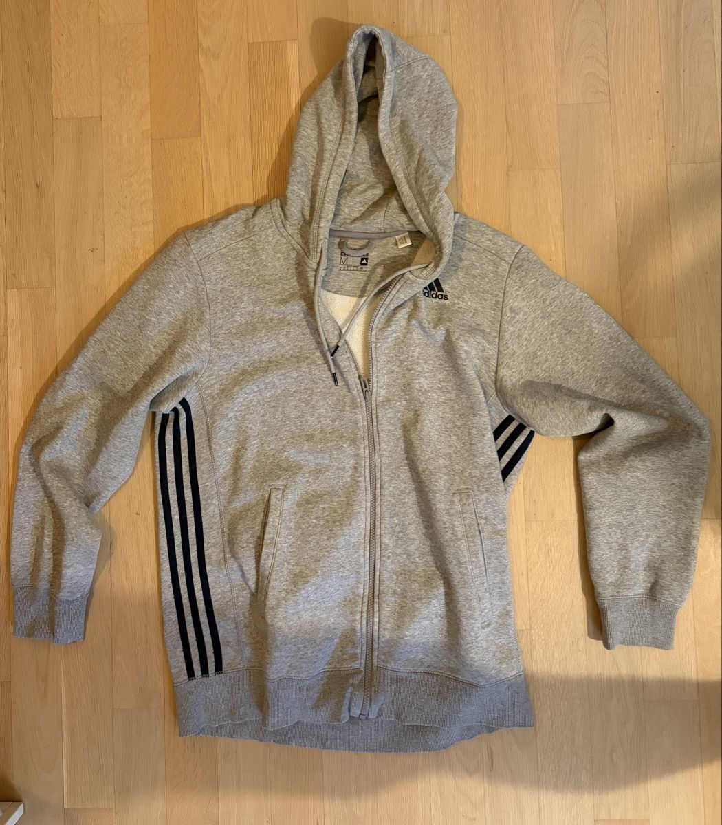Adidas Pullover & Sweatshirts: Adidas Kapuzenjacke grau Grösse M – Gebraucht aus Zürich von leandrostz