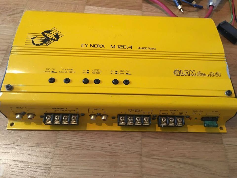 Accessori per altri veicoli: Autoradio / CD Player Verstärker + Kabel – Usato da Fislisbach venduto da Hast1976 1