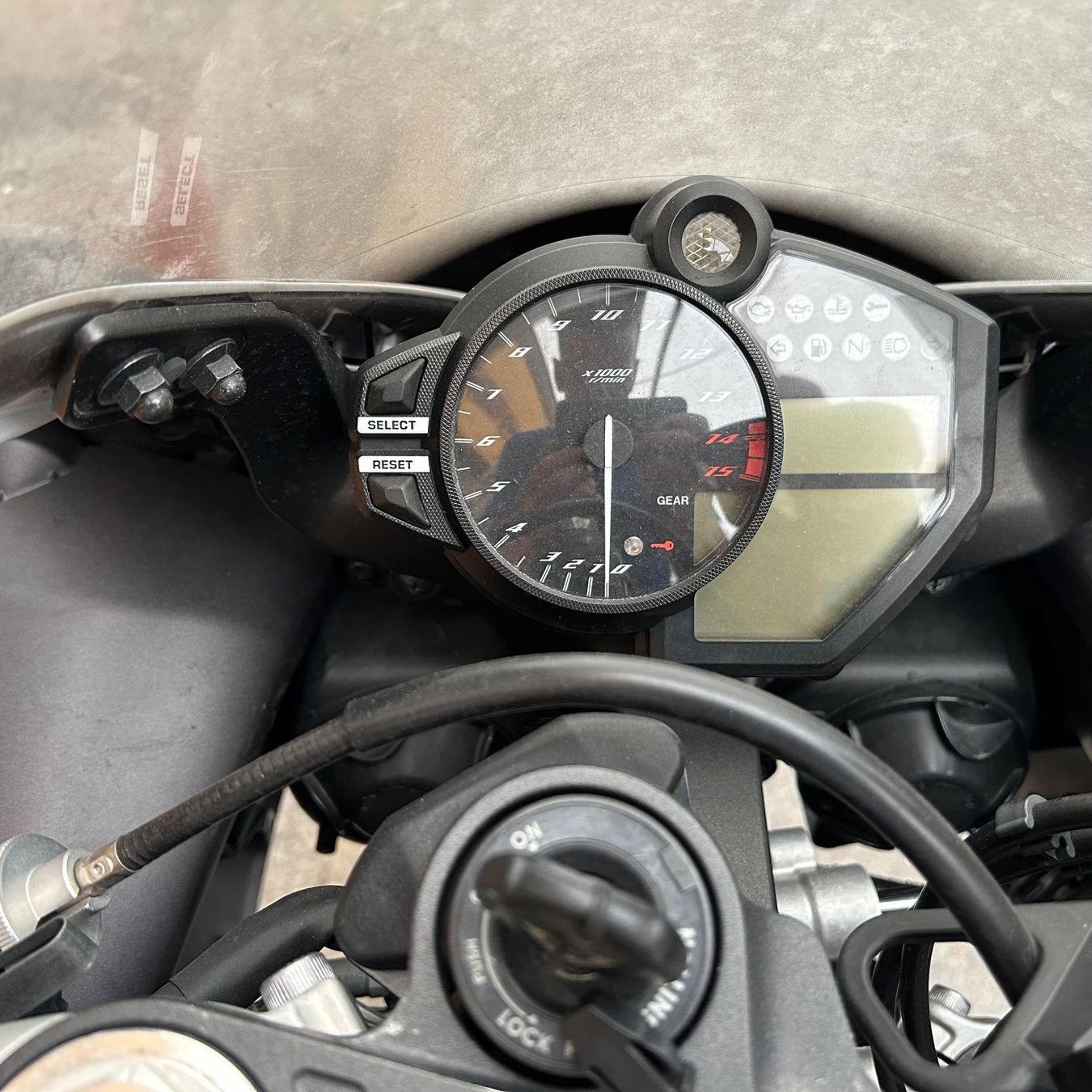 Yamaha Strada: Yamaha R1 cross plane – Usato da Etoy venduto da ahm_pv5k 7