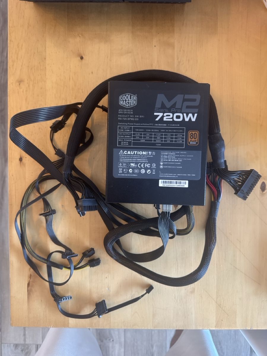 Componenti elettronici: Cooler Master M2 Silent Pro 720W Bloc d'alimentation – Usato da Flanthey venduto da juju0794