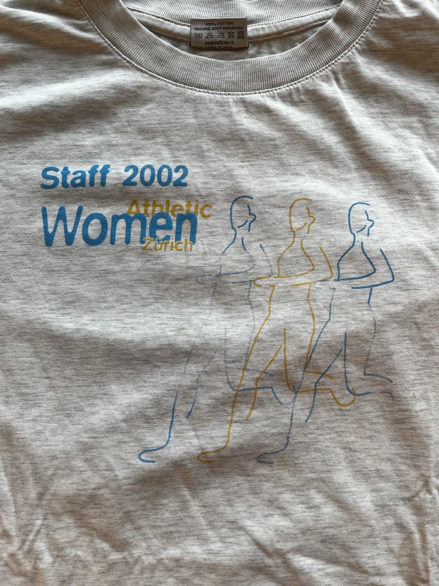 T-shirt: Vintage Switcher T-Shirt – Usato da Wigoltingen venduto da _vntg_ 1