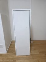 Weisser Schrank mit 3 Einlegeböden neuwertig