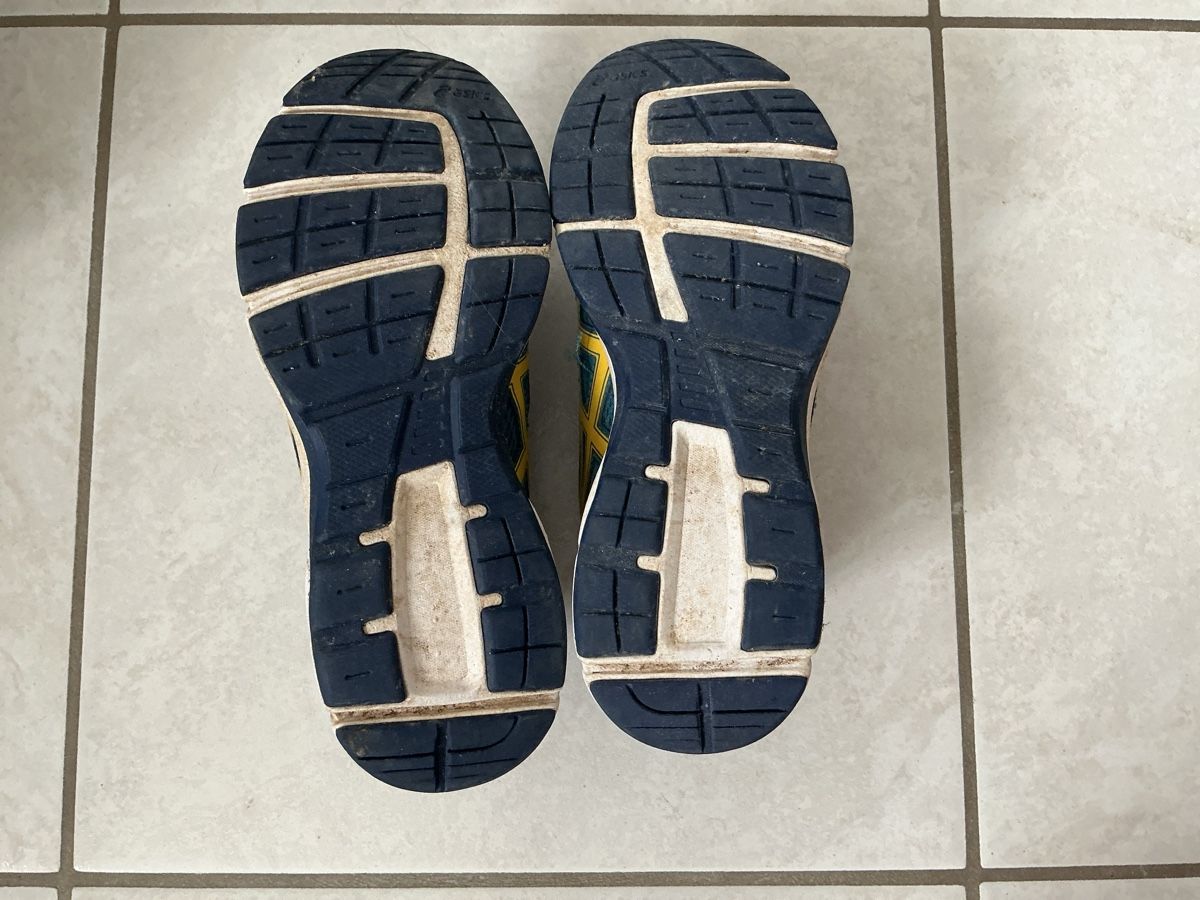 Asics Chaussures garçon: Aussenturnschuhe Grösse 34,5 – D'occasion à Grellingen par gartenzwerg03 2