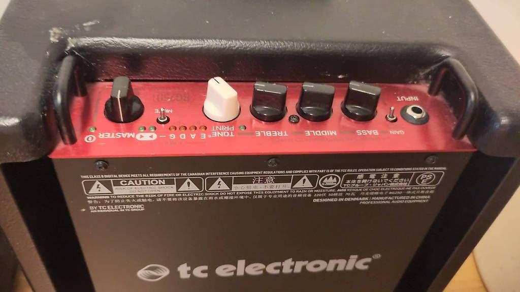 Musikinstrumente: Amplificateur pour guitare électrique – Gebraucht aus Le Grand-Saconnex von daniboom 1