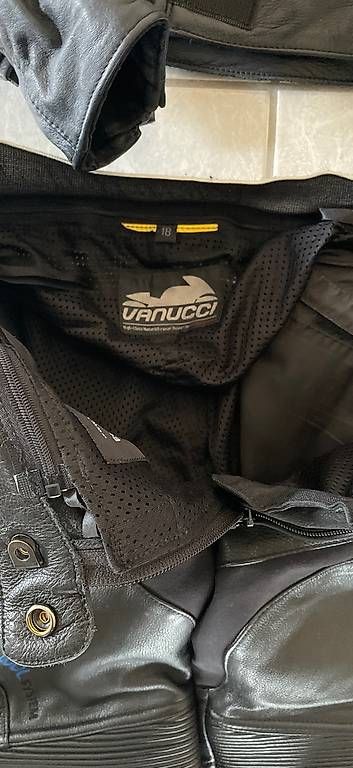 Anzüge, Sport- & Funktionsanzüge: Leder Kombi Anzug 2-teilig Vanucci – Gebraucht aus Wollerau von rio81 4