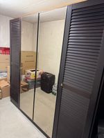 Schrank dunkelbraun mit Spiegeltüren