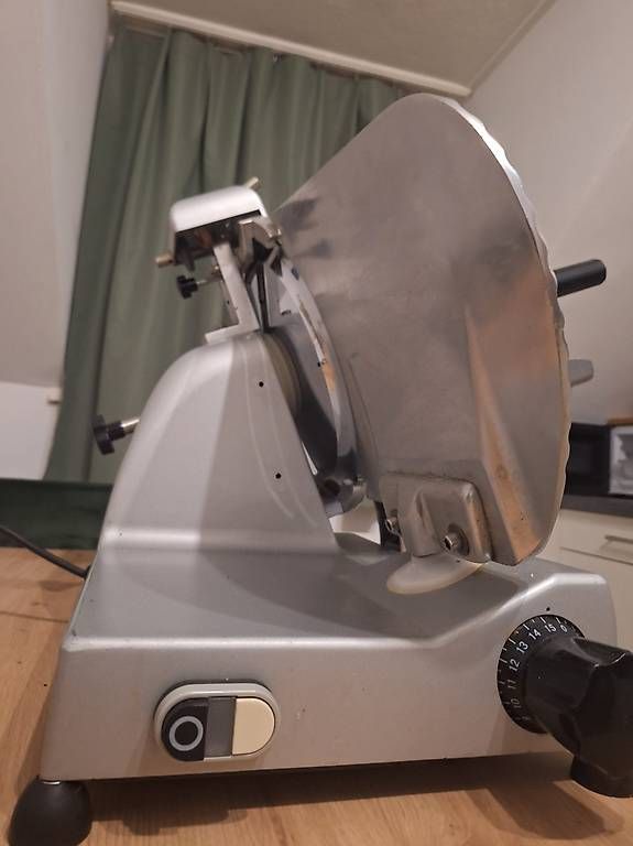 Elettrodomestici da cucina: Bartscher Aufschnittmaschine – Usato da Madiswil venduto da Oleander2 3