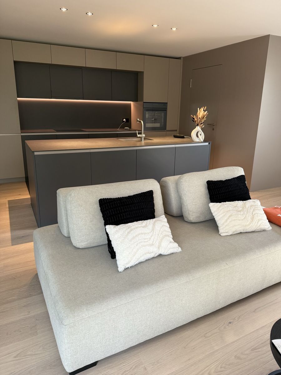 Divani: Designer Sofa mit Tische – Usato da Rorschach venduto da jul_dnn5 1