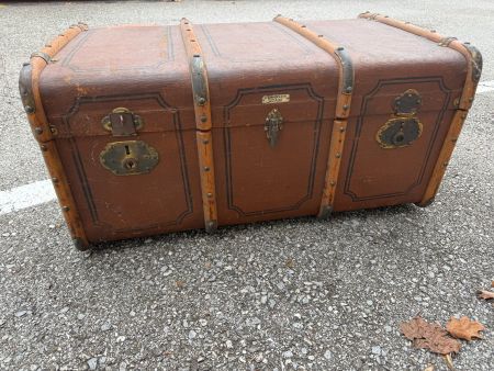 Biedermann Neuchâtel antiker Reisekoffer 90x58x45cm