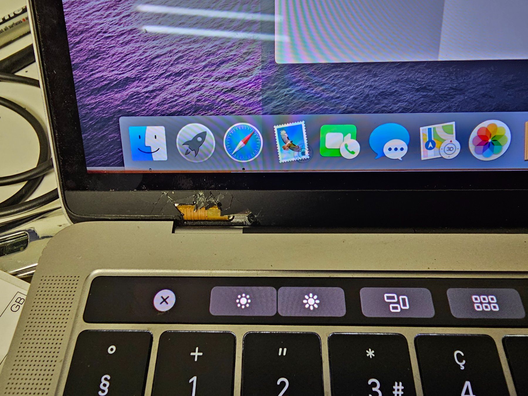 Apple Notebooks: Macbook Pro 2016 mit Defektem Bildschirm – Defekt aus Niederdorf von  6