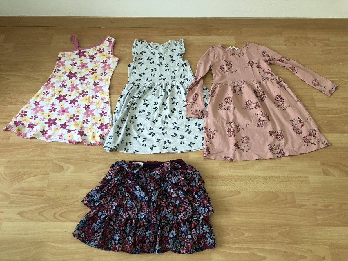 H&M Lotti & Set di vestiti: Mädchen Kleider Set Röcke Gr 122 bis 128 – Usato da Chur venduto da Tsambiko 2