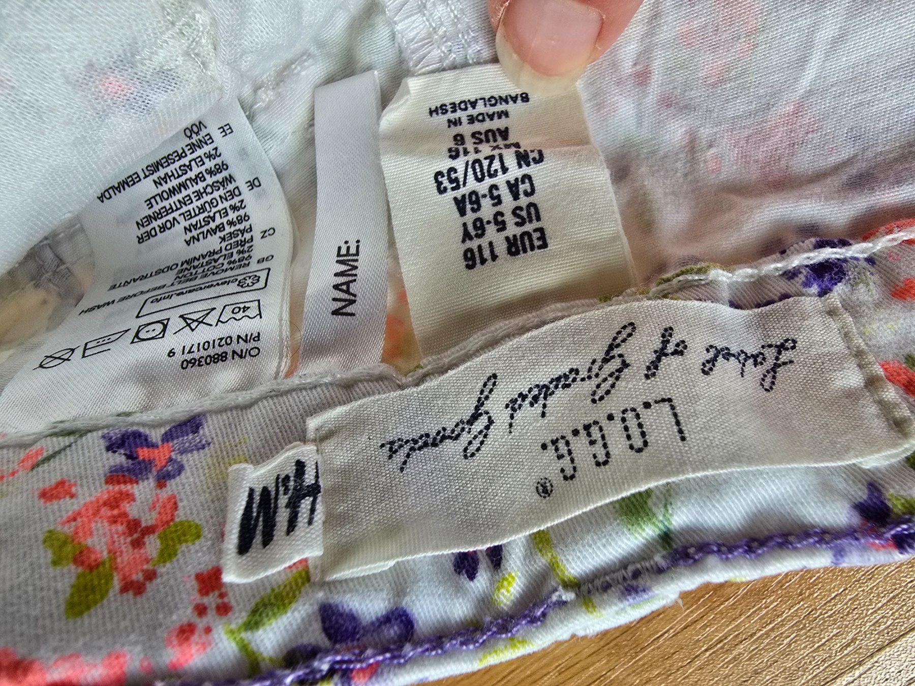 Pantaloni: Sommer Shorts, Gr. 116, Blumenmuster – Usato da Büttikon AG venduto da Amineah 1