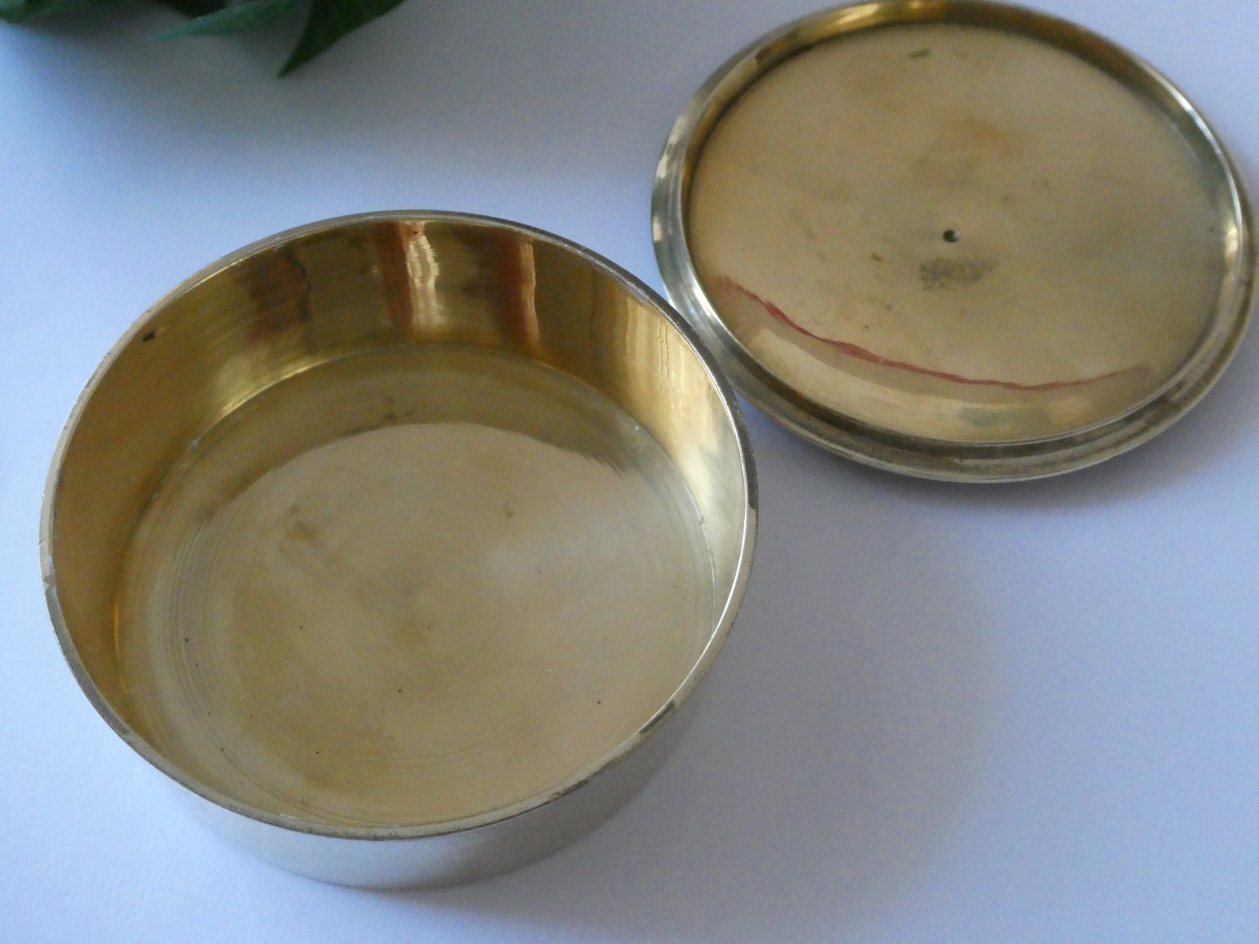 Tutte le decorazioni: Wunderschöne Cloisonné und Messing Dose mit EULE – Usato da Zürich venduto da ursinas-shop 2