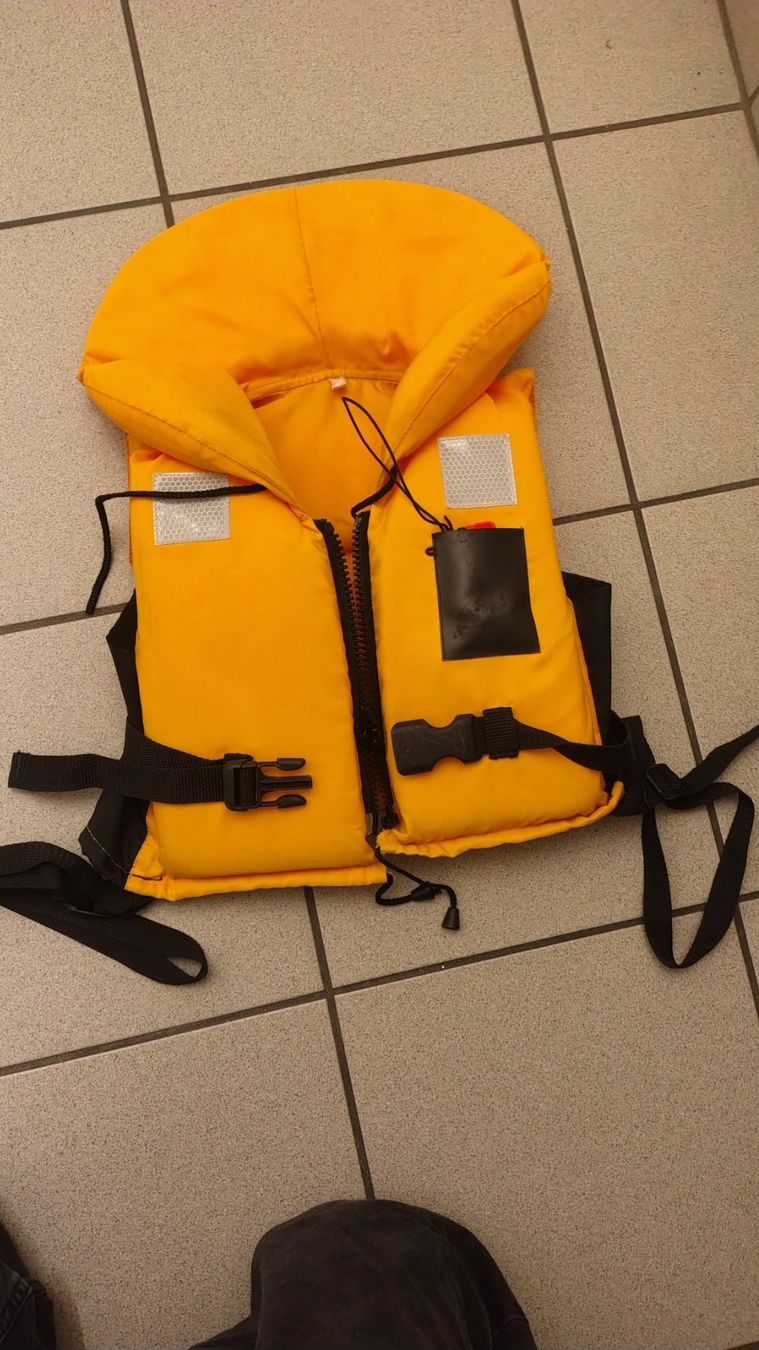 Giubbotti di salvataggio: Lot de 3 gilets de sauvetage – Usato da Geneve venduto da muhanned 2