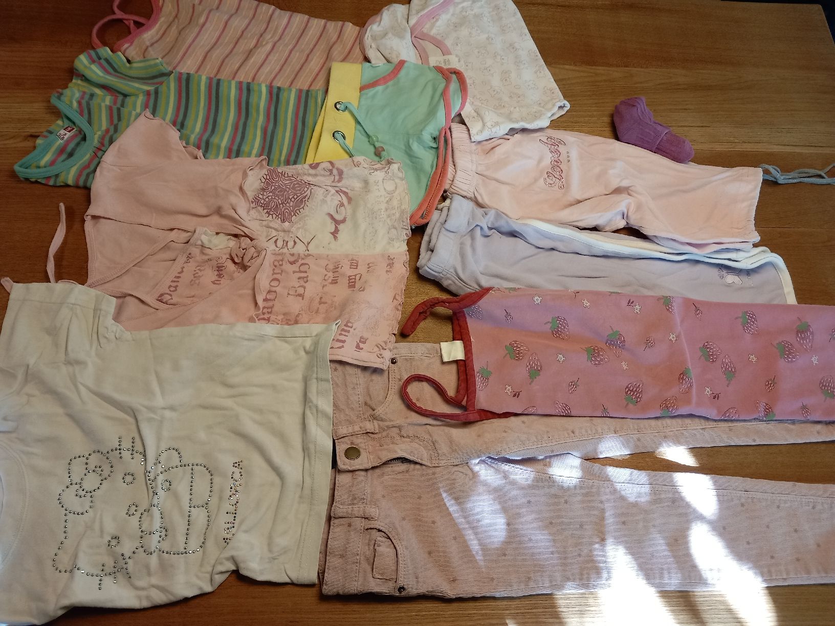Lotti & Set di vestiti: lot fille 4 ans – Usato da Courrendlin venduto da tititchoun 2