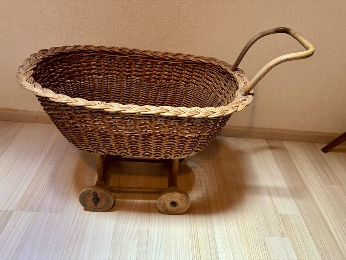 Carrozzine per bambole: Puppenwagen Stubenwagen – Usato da Gündisau venduto da yuma06