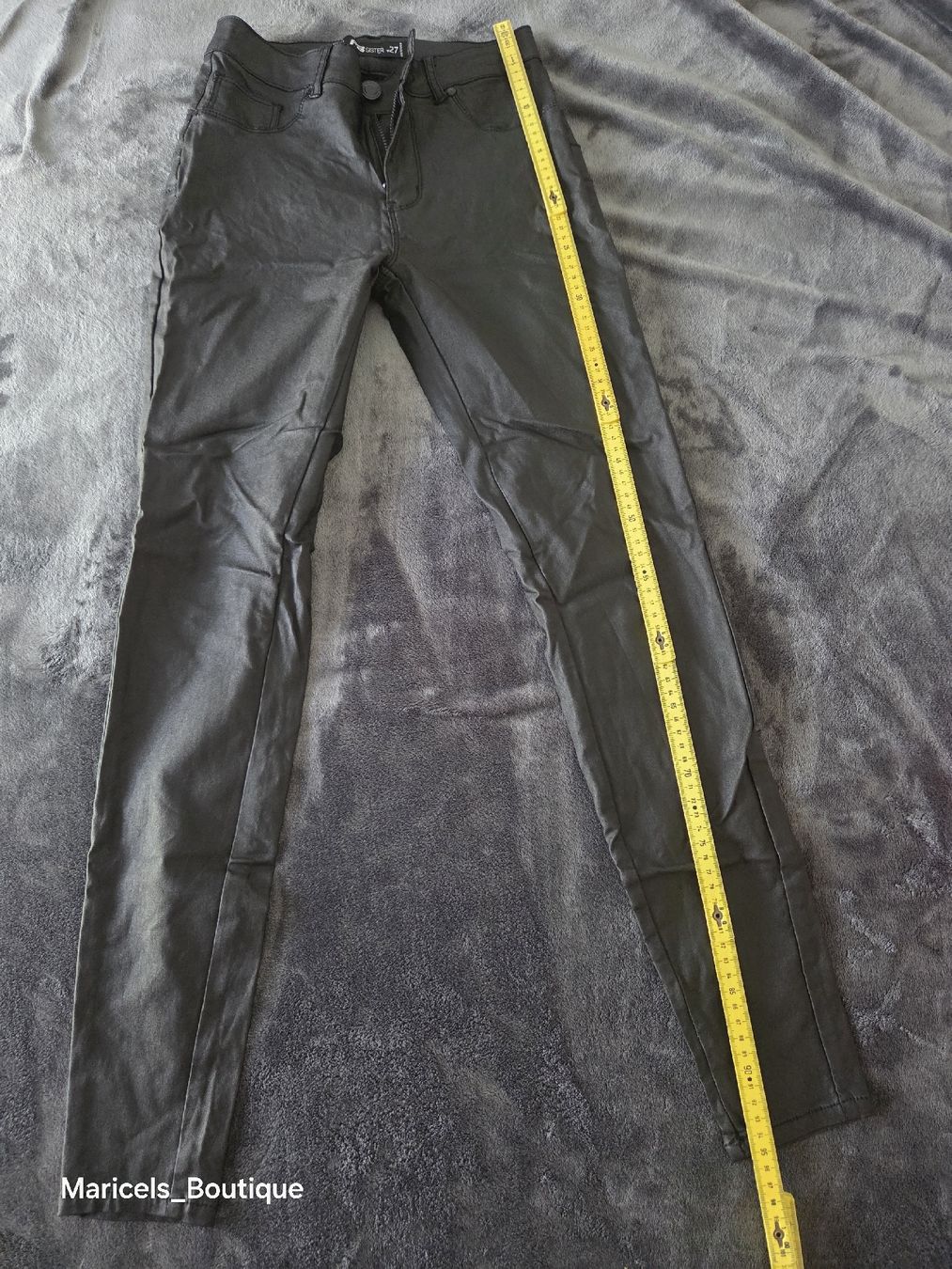 Jeans: FB Sister Trousers Black size 27  – Gebraucht aus Winterthur von Maricels_Boutique