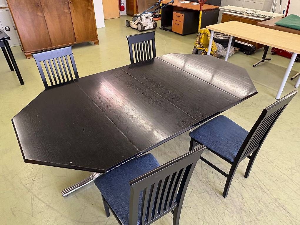 Set di tavolo e panche: Table noire avec 4 chaises – Usato da Avry-sur-Matran venduto da DBxx 2