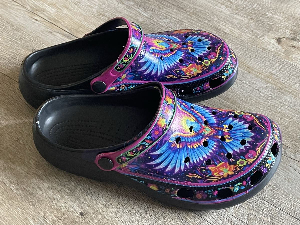 Crocs Herrenschuhe: neue Clogs bunt mit Adler Gr.39 – Neu und originalverpackt aus Villmergen von Gr5imm 1