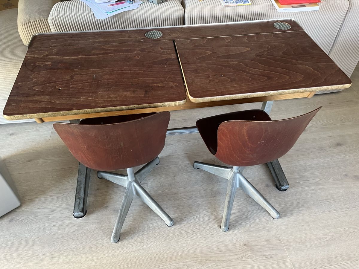 Schreibtische: Bureau et chaises ecole annees 70 – Gebraucht aus Prilly von BistroVelo 2
