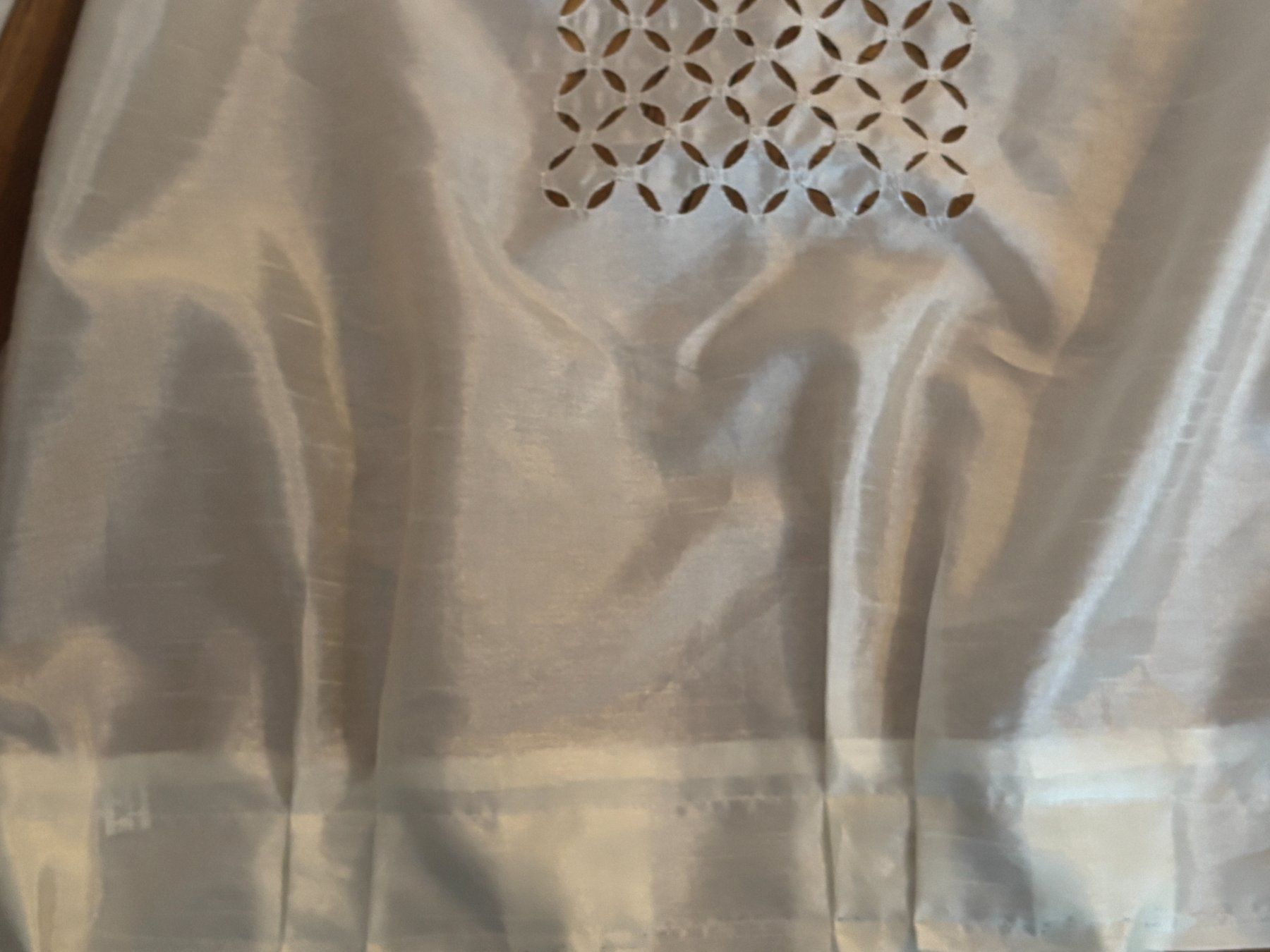 Vorhänge: Weisse Sommergardine mit Muster, 230x210 cm – Gebraucht aus Wallisellen von ASZT 7
