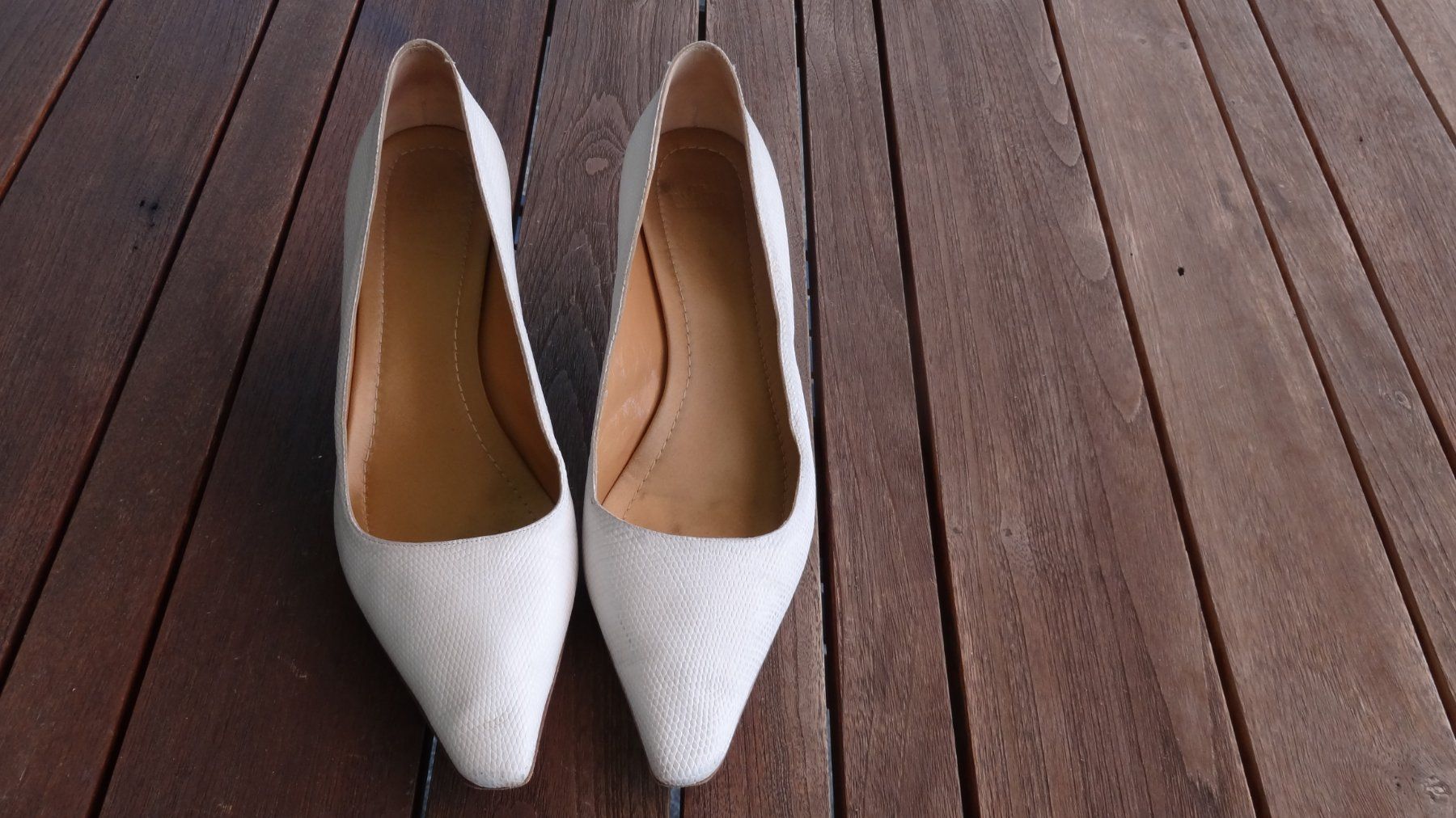 Scarpe da donna: Pumps, weiss, geprägtes Leder – Usato da Erlenbach ZH venduto da November-Ergometer
