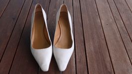 Pumps, weiss, geprägtes Leder