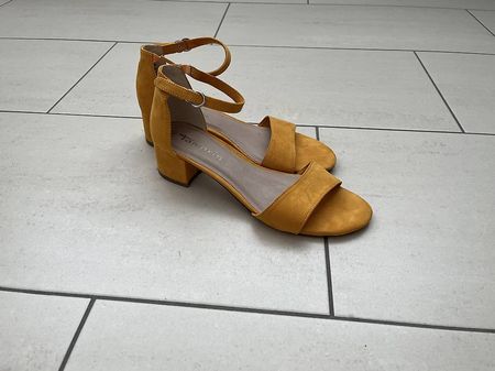 Tamaris Sandalen Gelb Gr 40