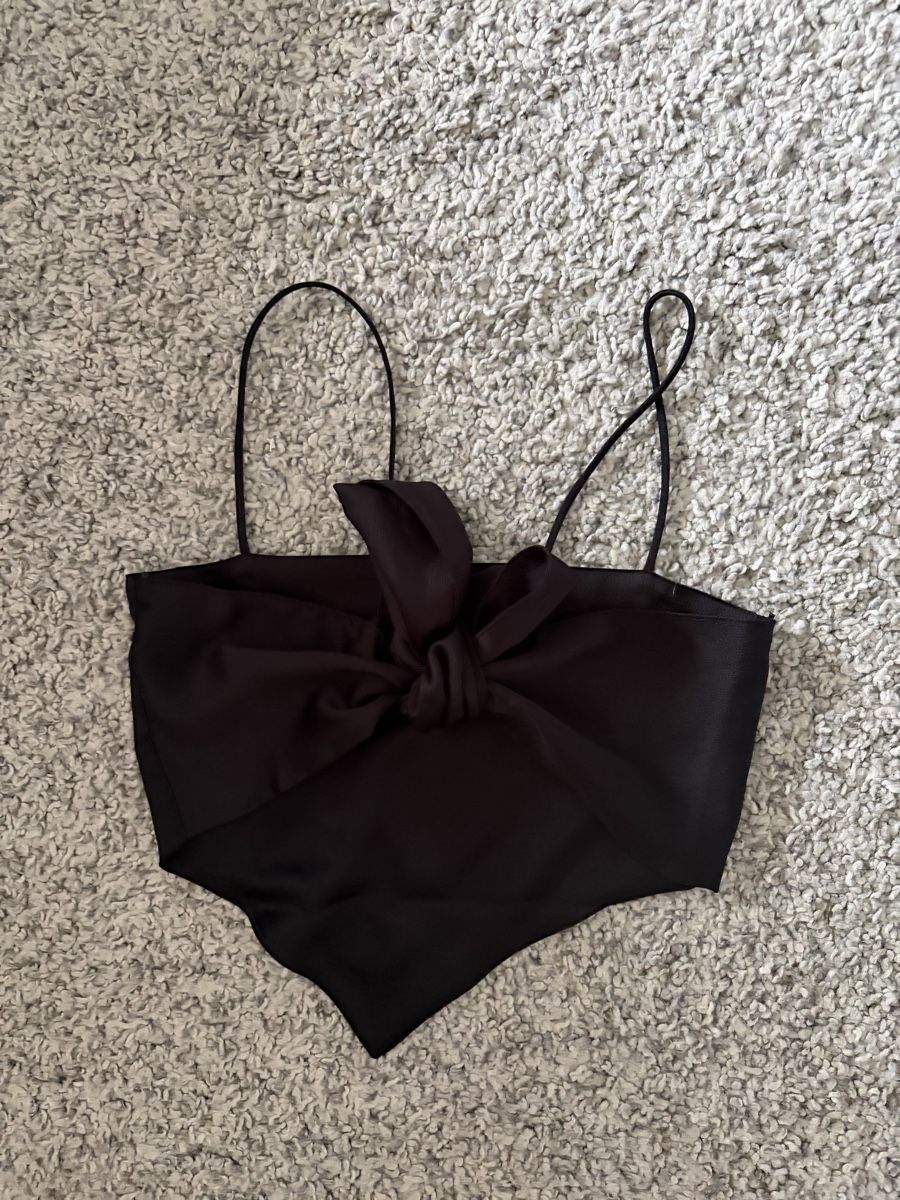 Top: Satin Top – Nuovo (secondo la descrizione) da Sevelen venduto da sarah_selina 1