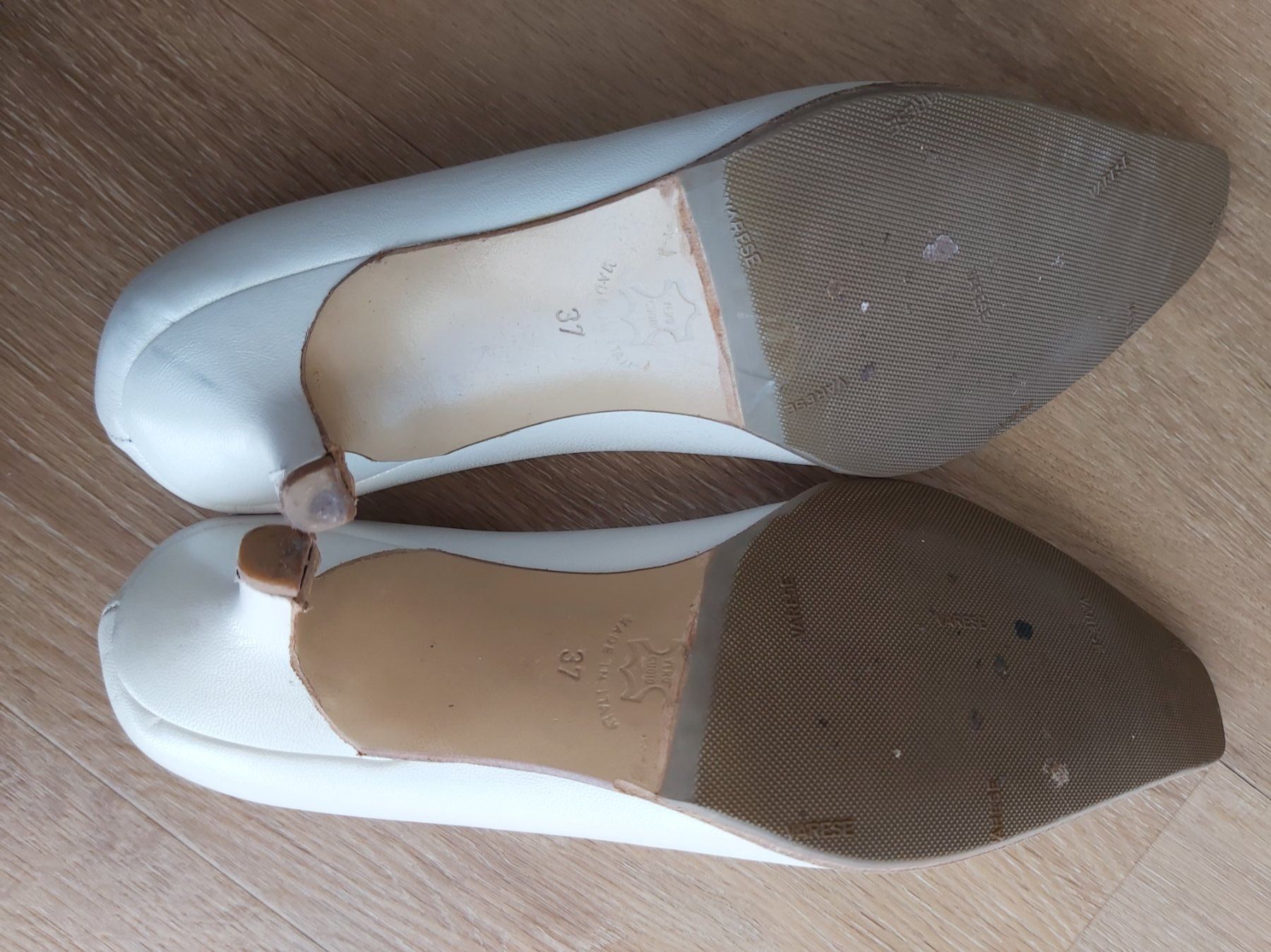 Chaussures femmes: Pumps, echtes Leder, weiss – D'occasion à Dielsdorf par Janisjan 4
