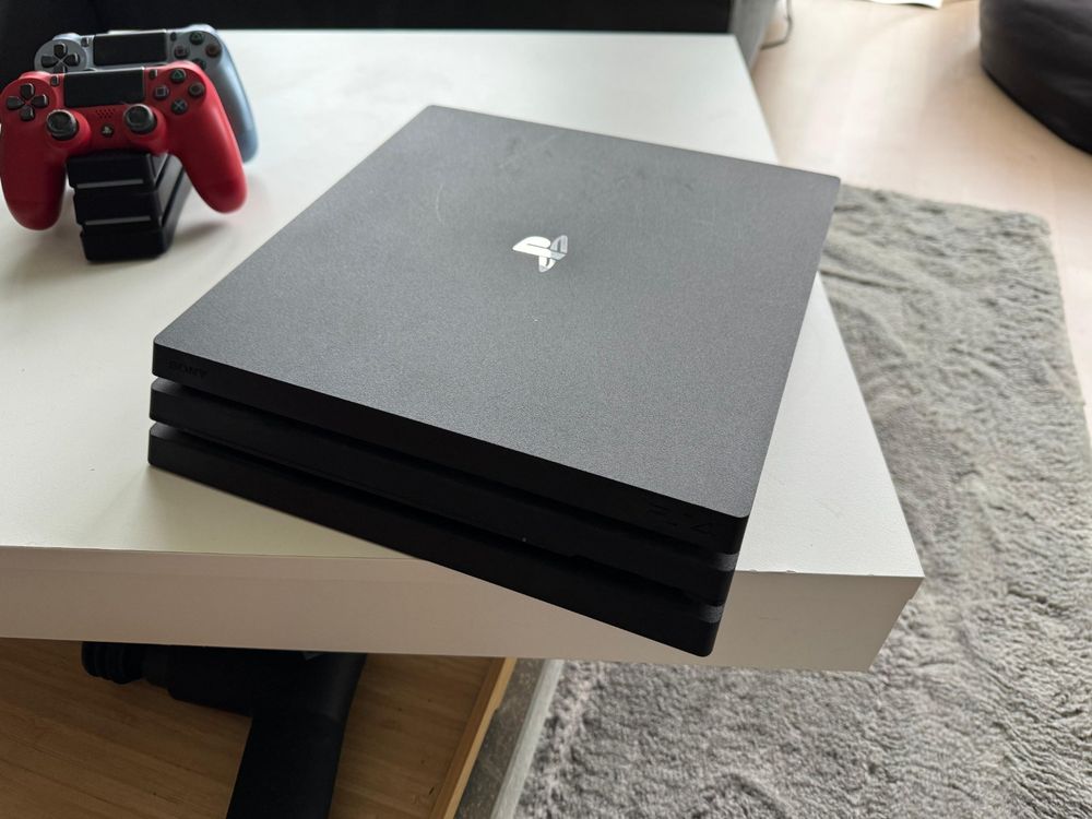 PS4 PRO + 3 Kontroller + Spiele (Gebraucht) in Bern für CHF 195 – nur ...