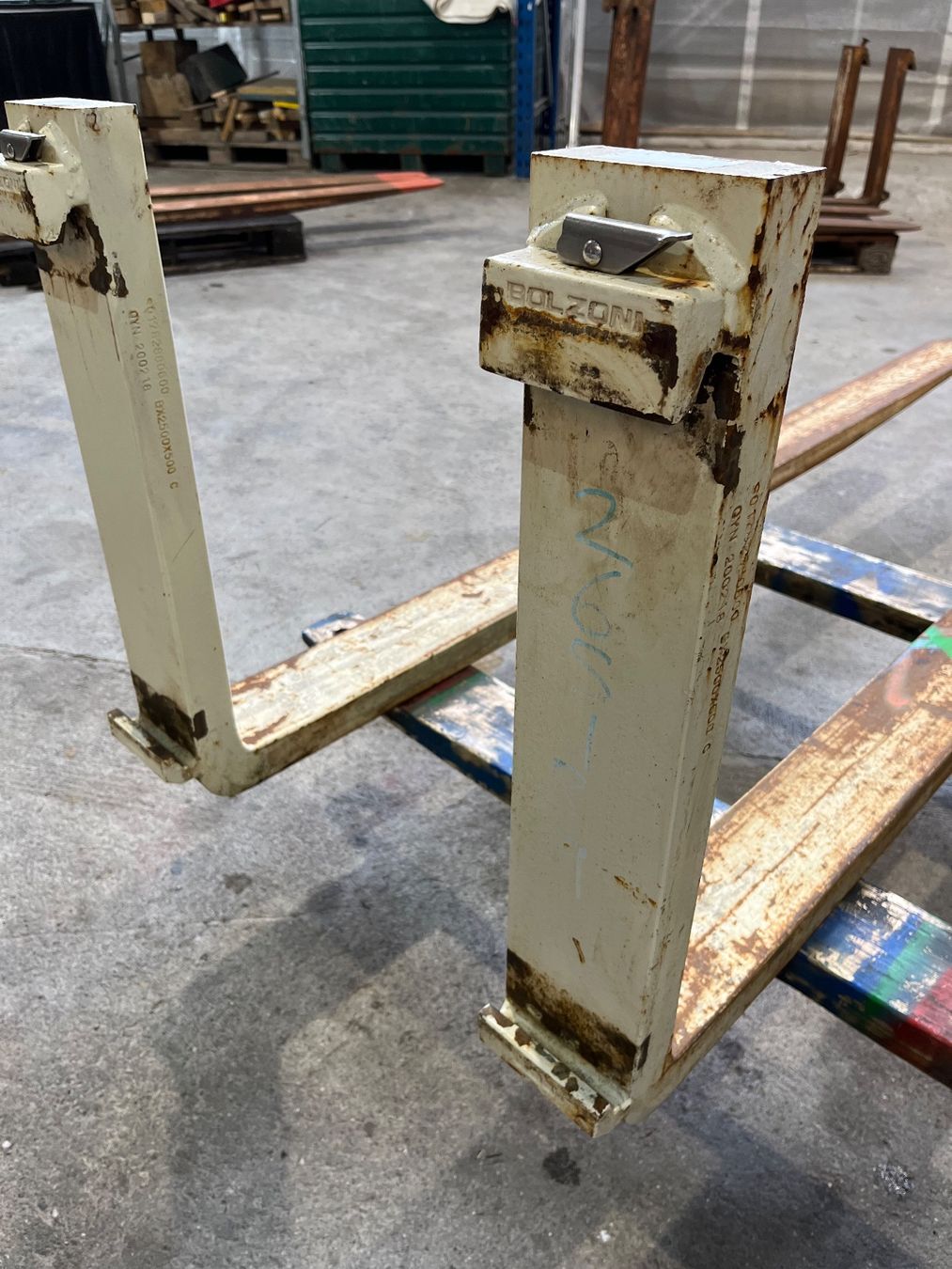 Carrelli elevatori e a forche: Fourche à palettes  2m FEM3 – Usato da Bioley-Magnoux venduto da Salvo25 4