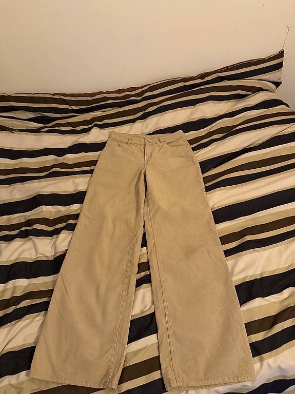 Pantalons: Pantalon beige S – D'occasion à Genève par dia_w9qp