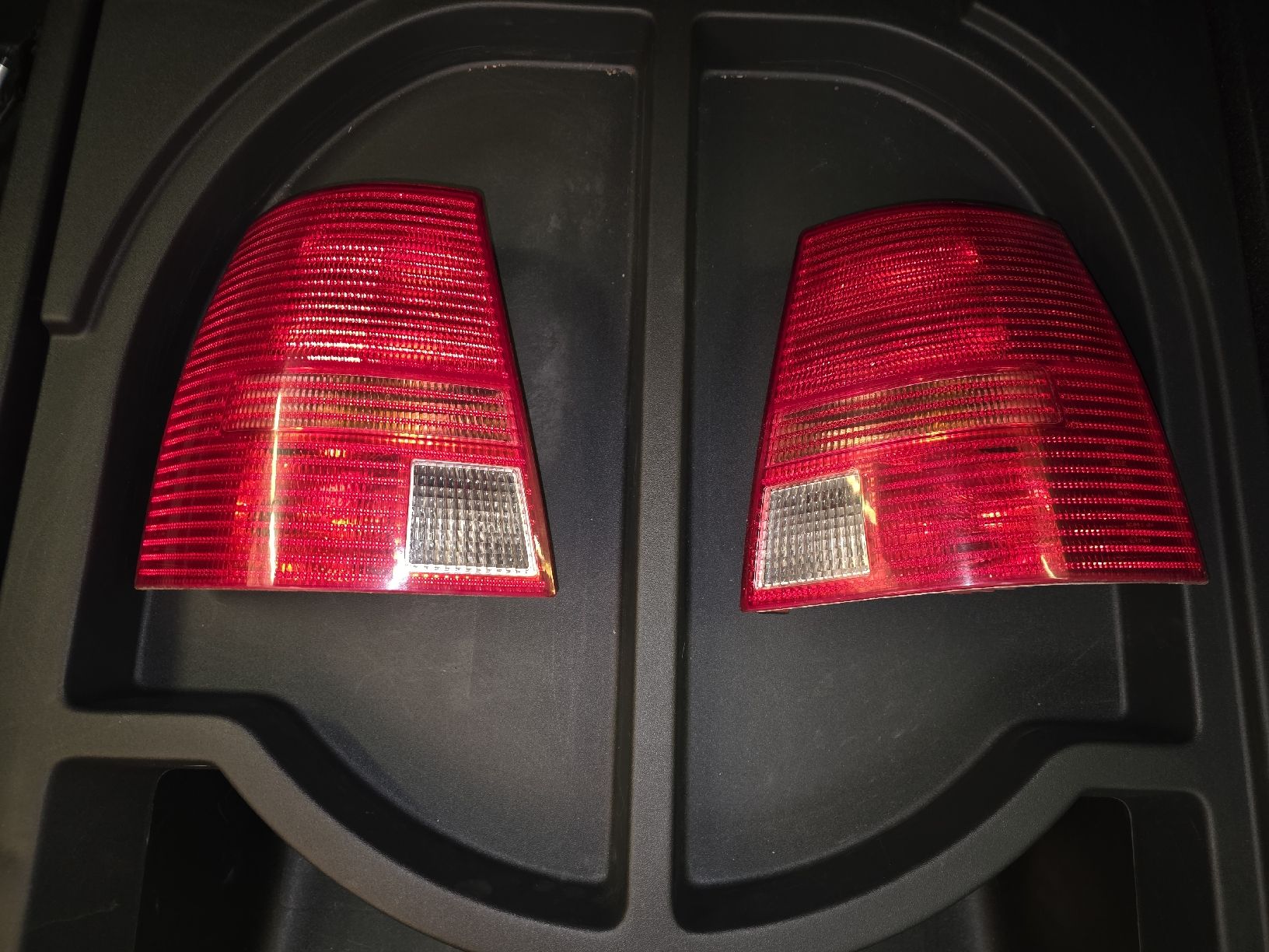 VW Tutti pezzi di ricambio auto: Vw Bora/Golf Variant rückleuchten – Usato da Schötz venduto da corrado82